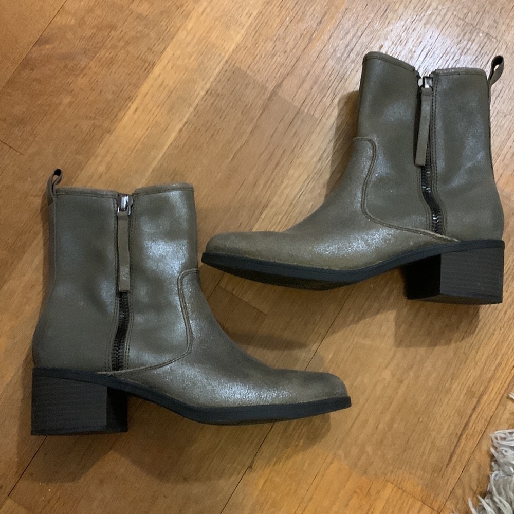 Clarks side zip booties Nevella Devon